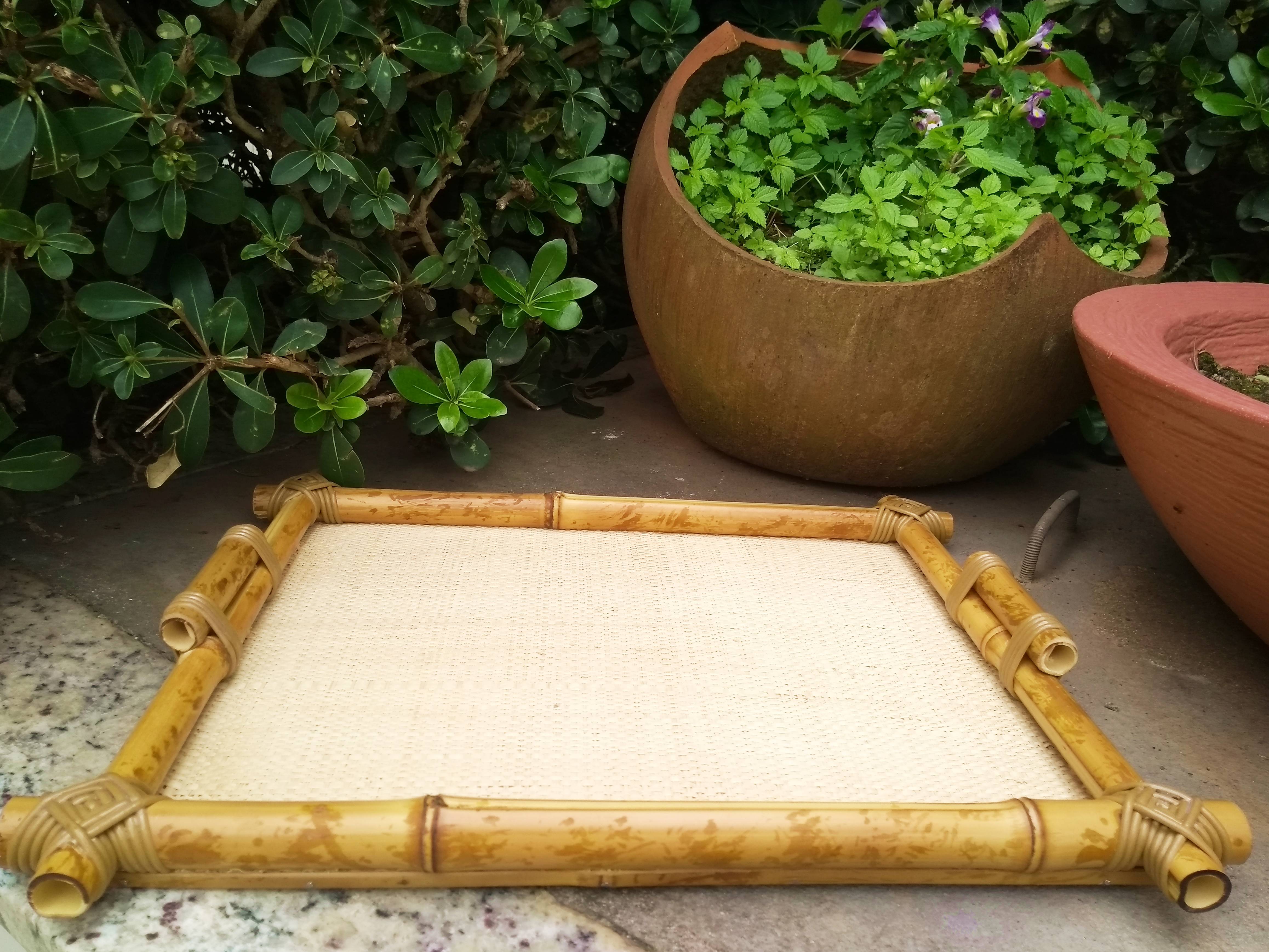 Bandejinha em Palha e Bambu