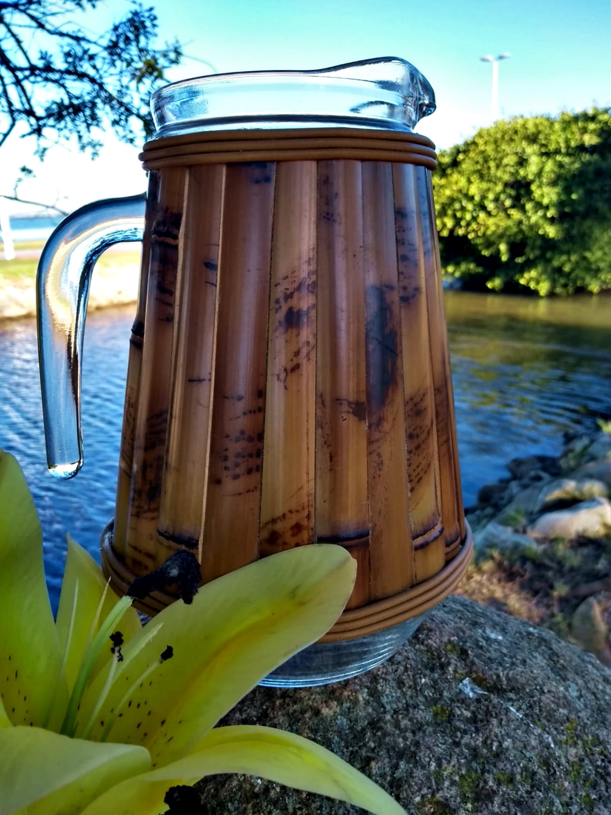 Jarra em Vidro e Bambu