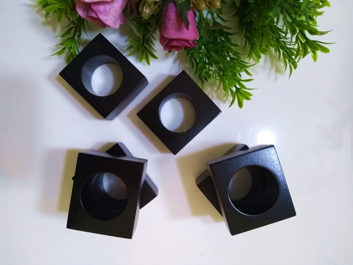 Kit com 6 anéis para guardanapos preto