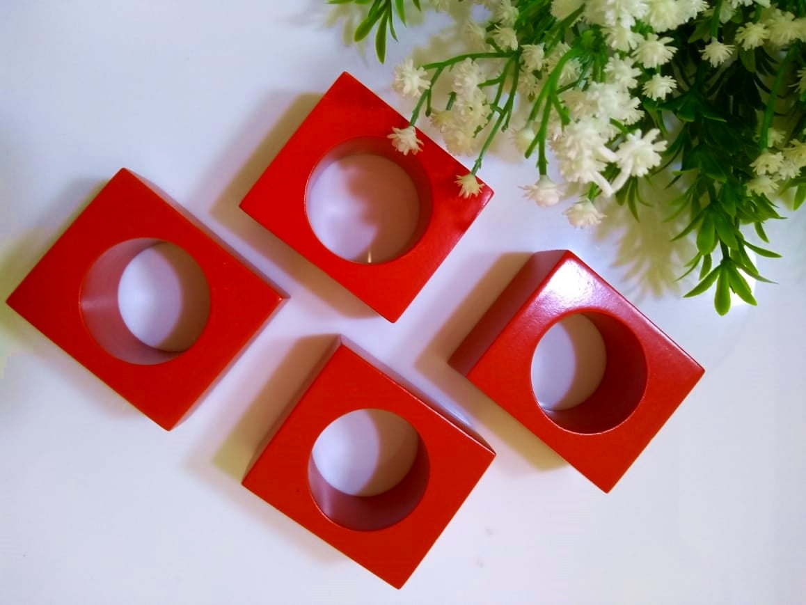 Kit com 4 anéis para guardanapos vermelho