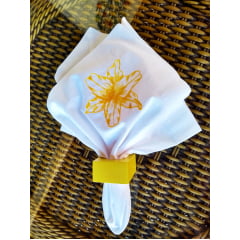 Kit com 6 guardanapos em algodão branco com lírio amarelo